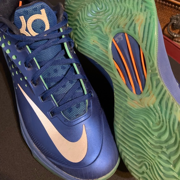 Shoes - Picture 3 of 7